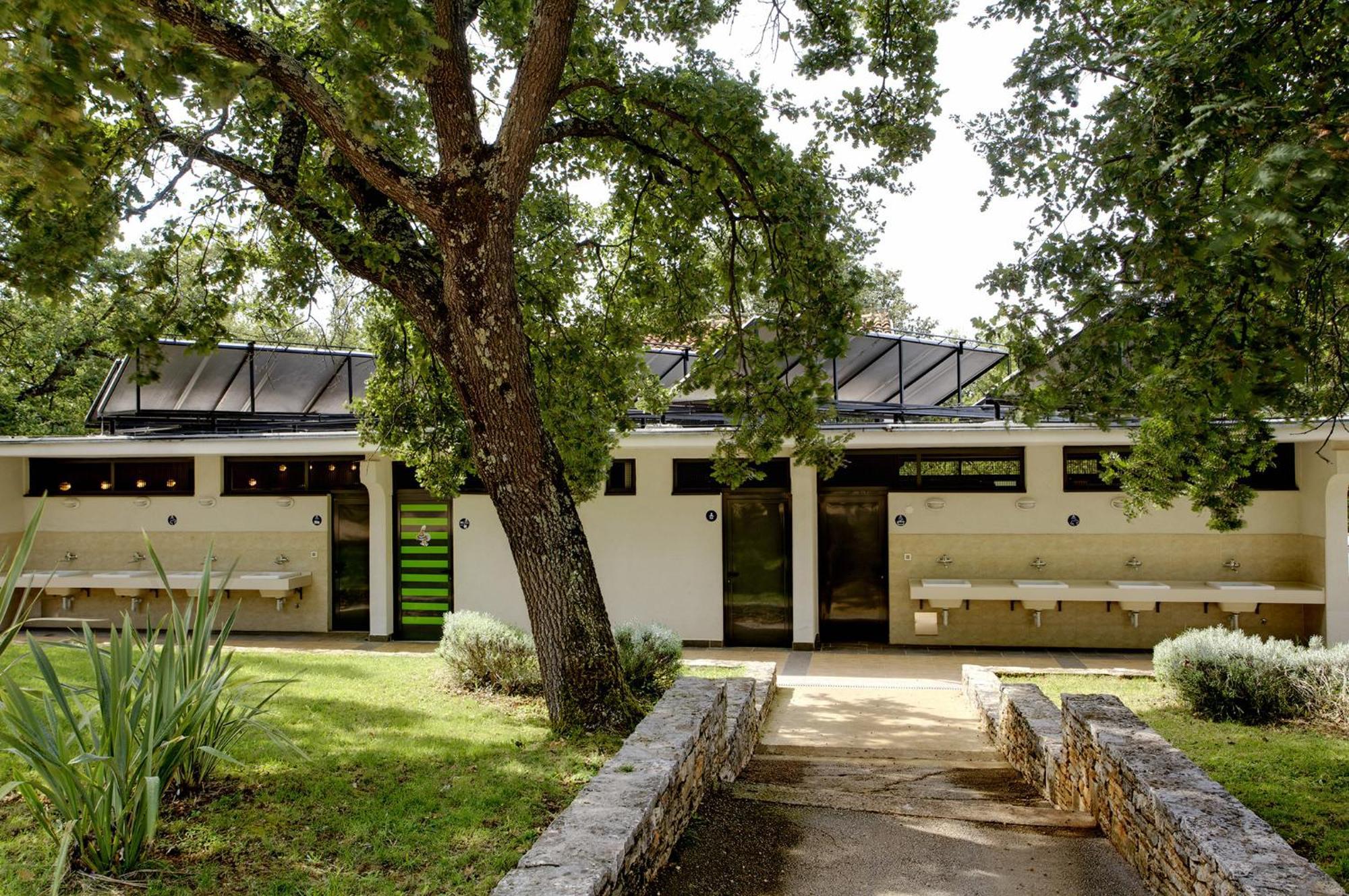 Fkk Adriatika In Fkk Solaris Naturist Resort Poreč Extérieur photo